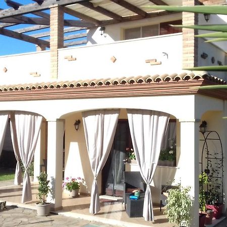 Casa Vacanze Menta Fiorita Флуміні-ді-Кварту Екстер'єр фото