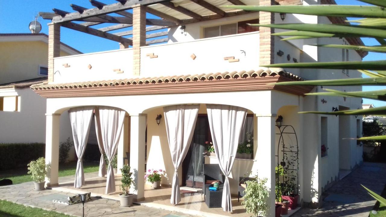 Casa Vacanze Menta Fiorita Флуміні-ді-Кварту Екстер'єр фото